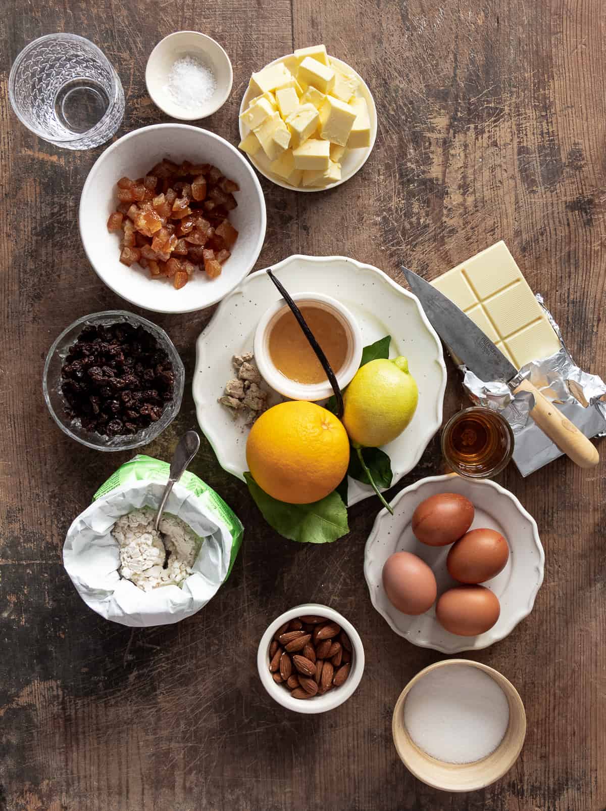 Ingredients for the recipe of  easy panettone 
