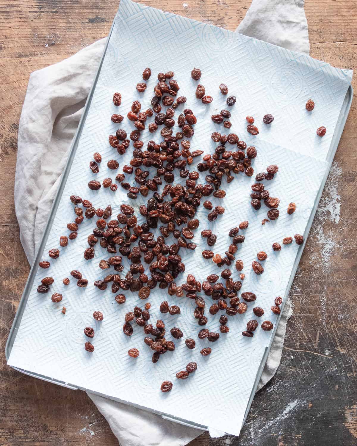 Drained raisins for the Italian Christmas cake 