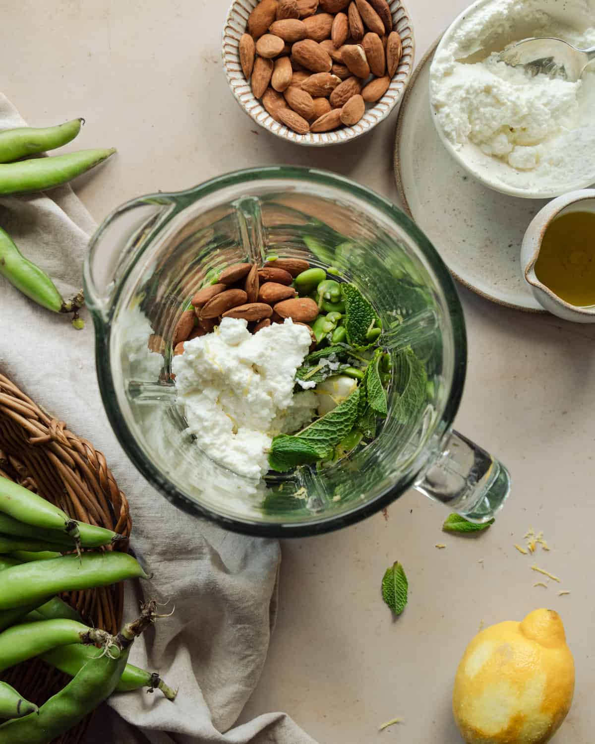 Blend with ingredientes inside for the broad fava beans hummus and pesto without pine nuts.
