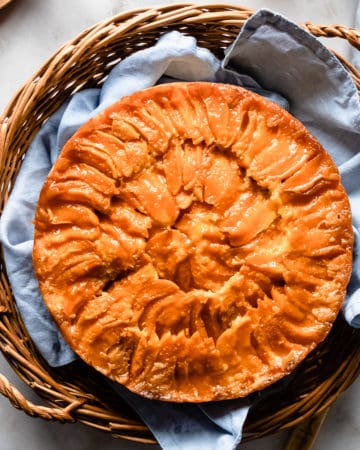 Italian almond cake on a wooden basket