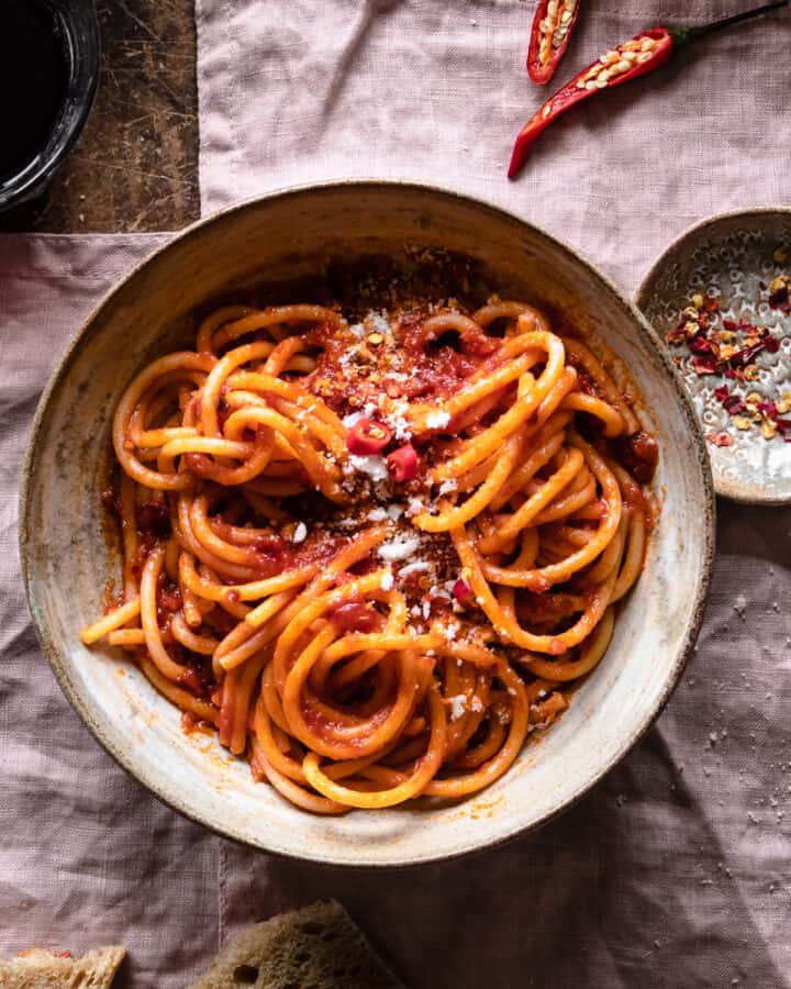 Spaghetti arrabiata in a bowl on a pink napkin