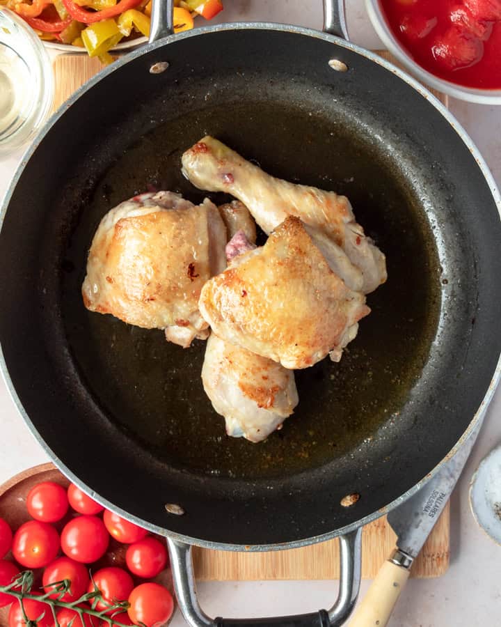 Searring the meat on the pan until golden.